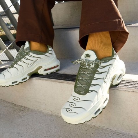 Air max plus khaki hotsell